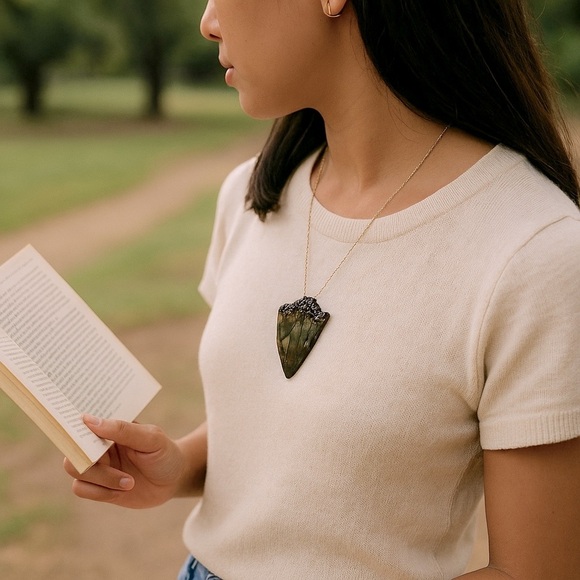 Custom made resin pin design influenced by nature earthy colors of fall - Picture 2 of 3